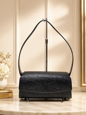 Authentic Louis Vuitton Nocturne PM Epi Leather Shoulder Bag Black Handbag